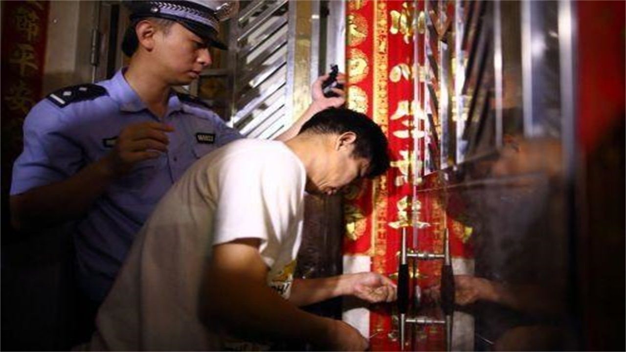 瓮安县请开锁师傅开了锁后，师傅